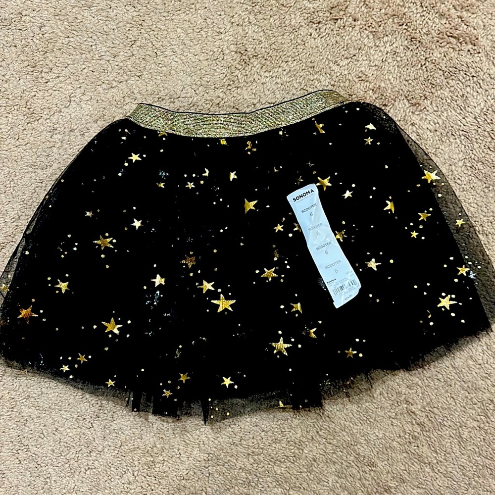 Sonoma Scooter Skirt in Girls size 6. Black with gold stars. New with Tag